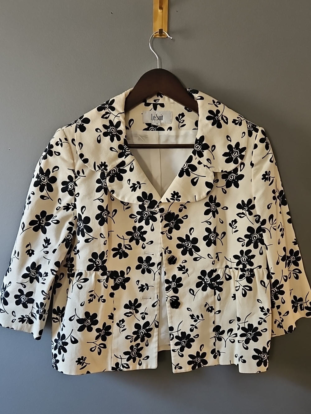 Le Suit Cream and Black Floral Button-Front Jacket